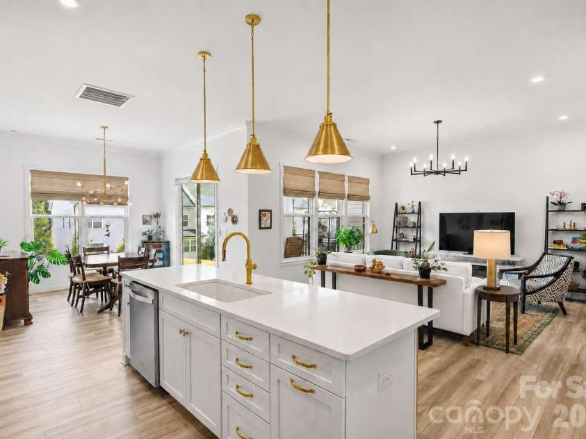 8044 Brookbank Drive, Charlotte, NC 28269.  MLS# CAR4387467, YatesRealty ID 28626. 