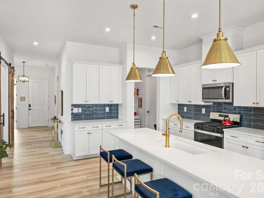 8044 Brookbank Drive, Charlotte, NC 28269.  MLS# CAR4387467, YatesRealty ID 28626. 