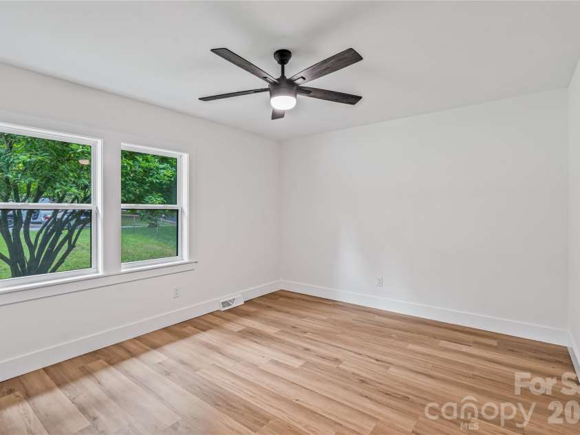 833 Knowles Drive, Dallas, NC 28034.  MLS# CAR4383979, YatesRealty ID 28627. 