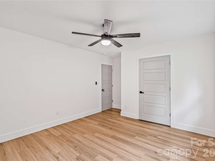 833 Knowles Drive, Dallas, NC 28034.  MLS# CAR4383979, YatesRealty ID 28627. 