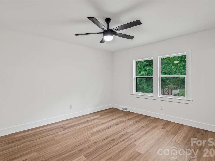 833 Knowles Drive, Dallas, NC 28034.  MLS# CAR4383979, YatesRealty ID 28627. 