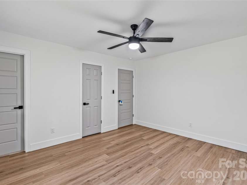 833 Knowles Drive, Dallas, NC 28034.  MLS# CAR4383979, YatesRealty ID 28627. 