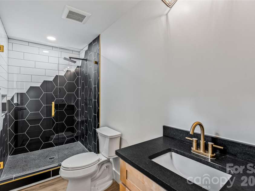 833 Knowles Drive, Dallas, NC 28034.  MLS# CAR4383979, YatesRealty ID 28627. 