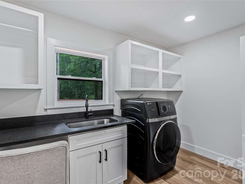 833 Knowles Drive, Dallas, NC 28034.  MLS# CAR4383979, YatesRealty ID 28627. 
