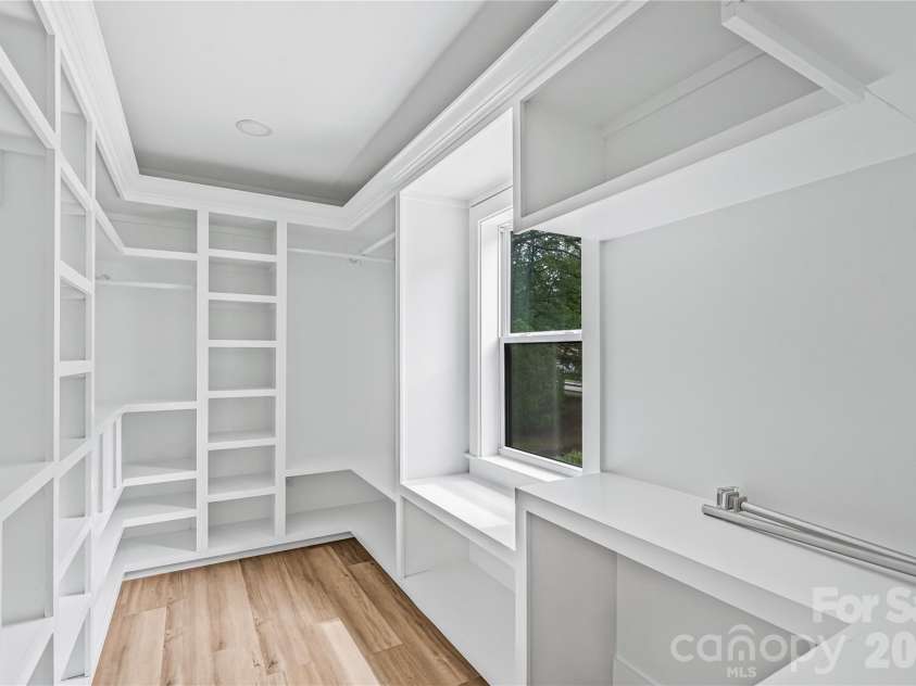 833 Knowles Drive, Dallas, NC 28034.  MLS# CAR4383979, YatesRealty ID 28627. 