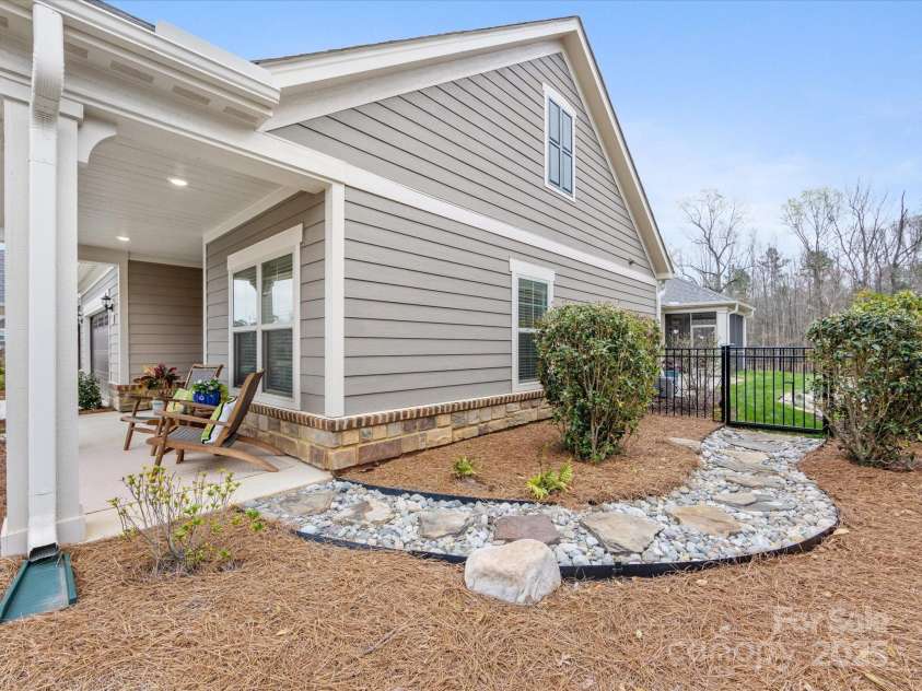 2011 Trailwood Drive, Matthews, NC 28104.  MLS# CAR4234466, YatesRealty ID 28628. 