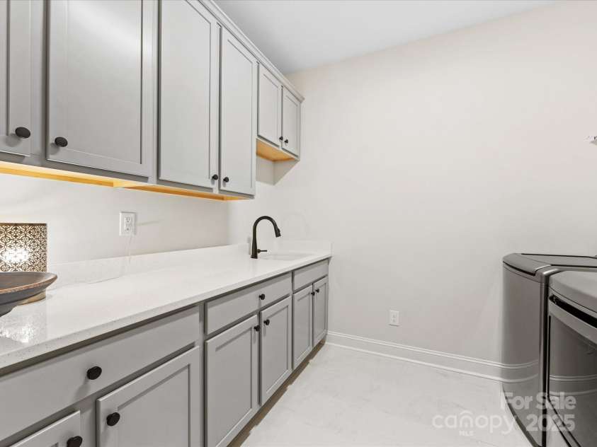 2011 Trailwood Drive, Matthews, NC 28104.  MLS# CAR4234466, YatesRealty ID 28628. 