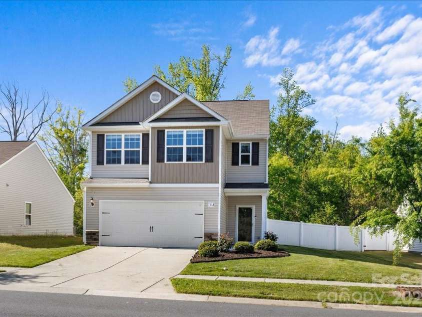 7113 Amberly Hills Road, Charlotte, NC 28215.  MLS# CAR4248581, YatesRealty ID 28629. 