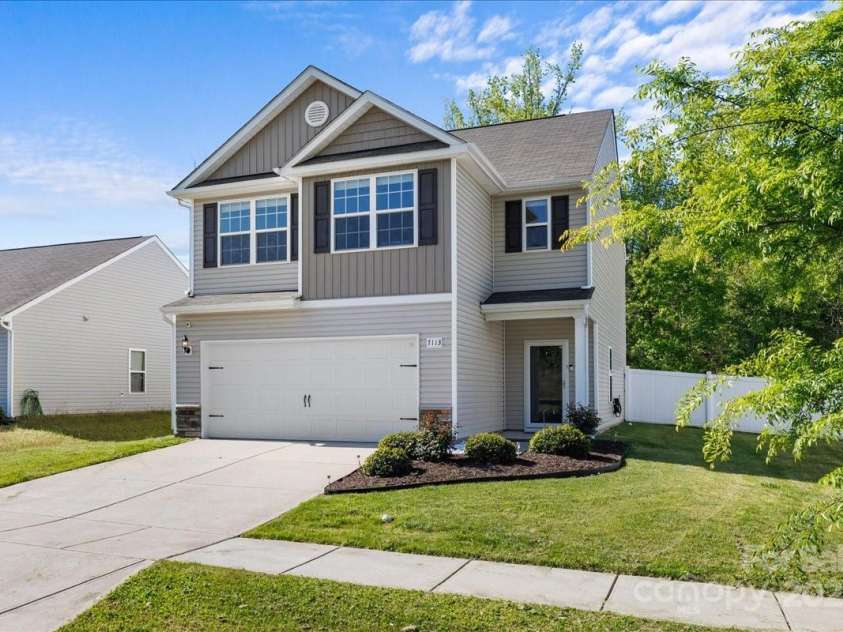 7113 Amberly Hills Road, Charlotte, NC 28215.  MLS# CAR4248581, YatesRealty ID 28629. 