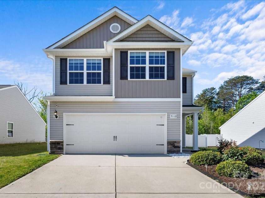 7113 Amberly Hills Road, Charlotte, NC 28215.  MLS# CAR4248581, YatesRealty ID 28629. 