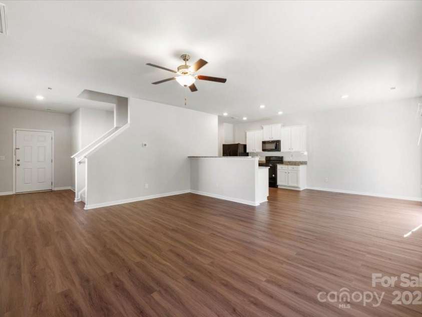 7113 Amberly Hills Road, Charlotte, NC 28215.  MLS# CAR4248581, YatesRealty ID 28629. 