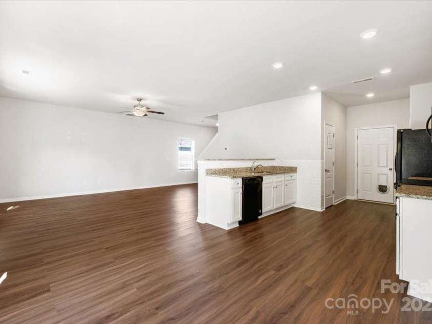 7113 Amberly Hills Road, Charlotte, NC 28215.  MLS# CAR4248581, YatesRealty ID 28629. 