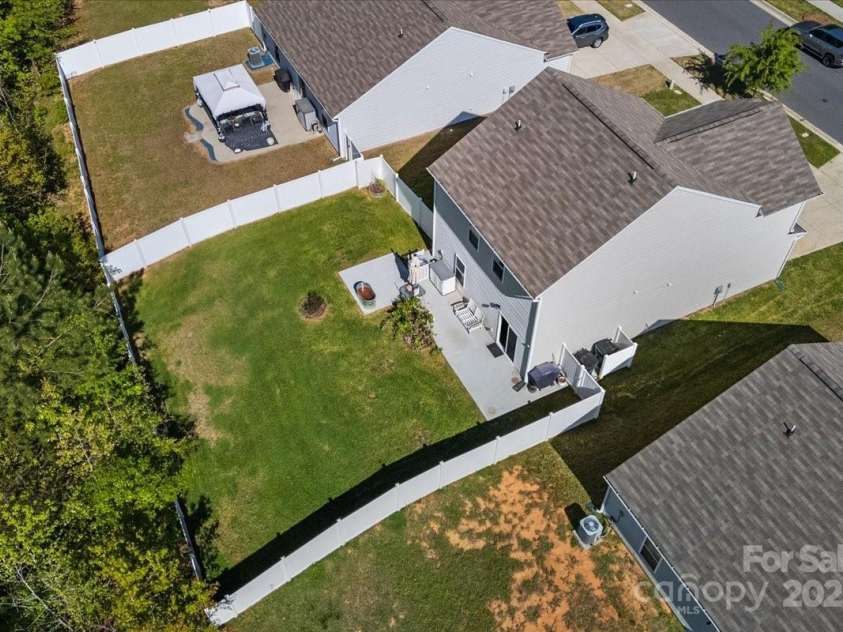 7113 Amberly Hills Road, Charlotte, NC 28215.  MLS# CAR4248581, YatesRealty ID 28629. 
