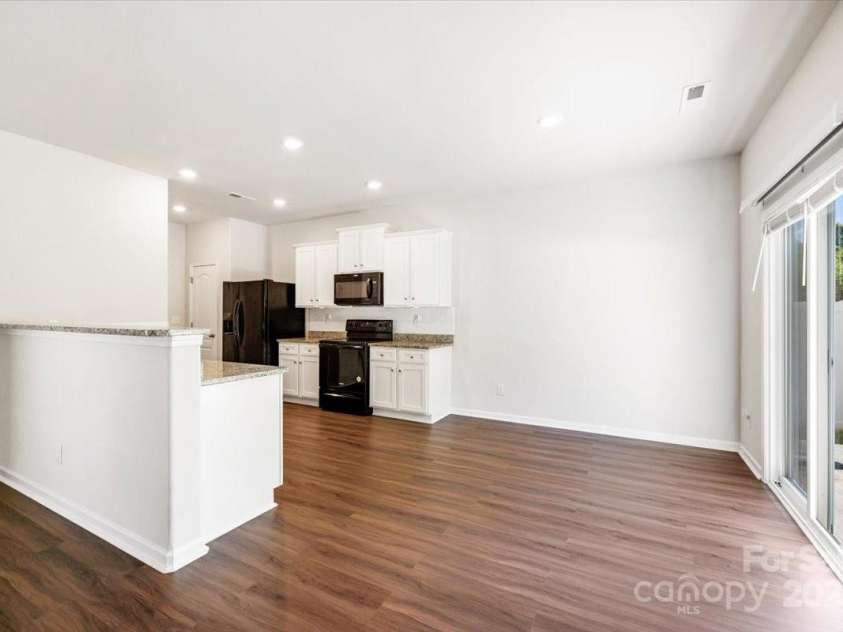 7113 Amberly Hills Road, Charlotte, NC 28215.  MLS# CAR4248581, YatesRealty ID 28629. 