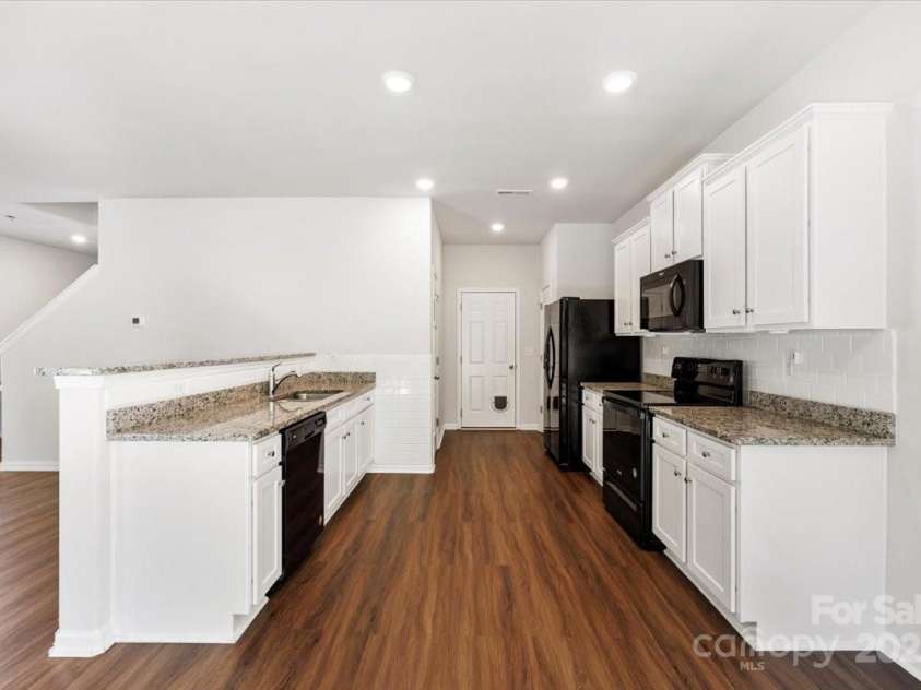 7113 Amberly Hills Road, Charlotte, NC 28215.  MLS# CAR4248581, YatesRealty ID 28629. 