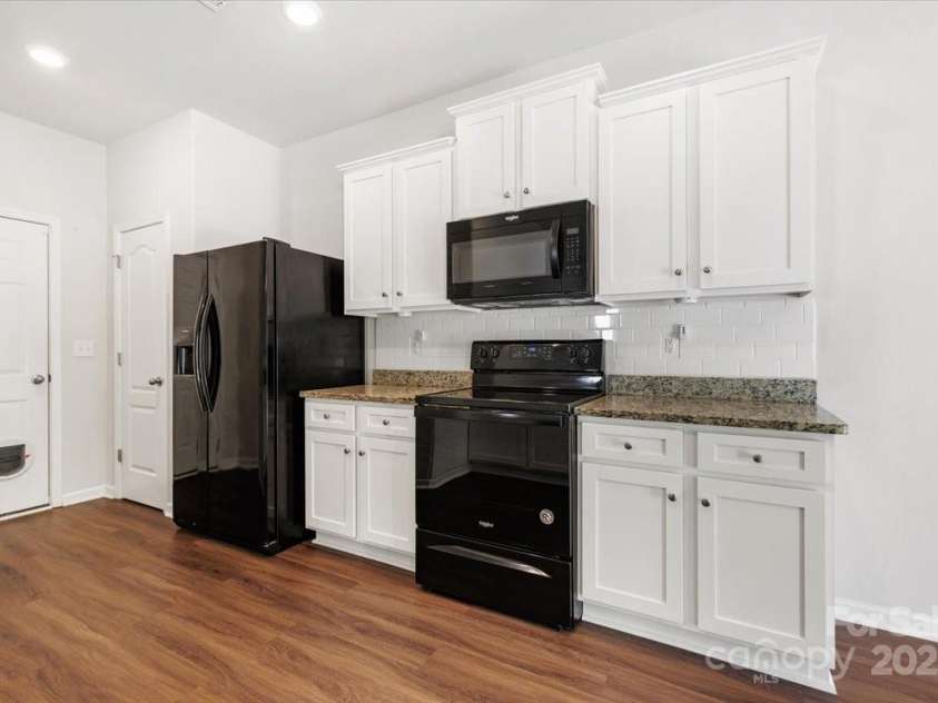 7113 Amberly Hills Road, Charlotte, NC 28215.  MLS# CAR4248581, YatesRealty ID 28629. 