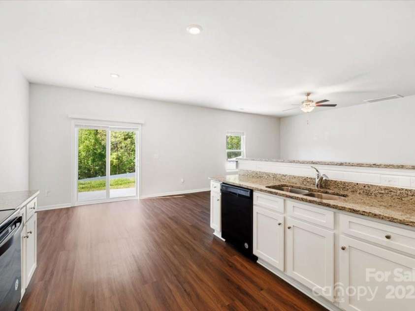 7113 Amberly Hills Road, Charlotte, NC 28215.  MLS# CAR4248581, YatesRealty ID 28629. 