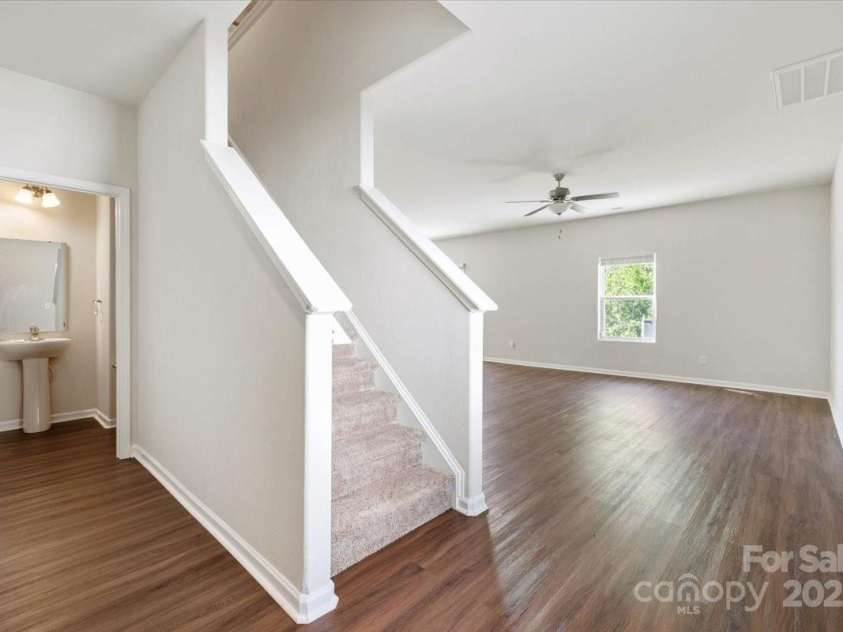 7113 Amberly Hills Road, Charlotte, NC 28215.  MLS# CAR4248581, YatesRealty ID 28629. 