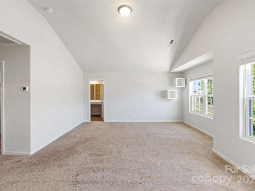 7113 Amberly Hills Road, Charlotte, NC 28215.  MLS# CAR4248581, YatesRealty ID 28629. 