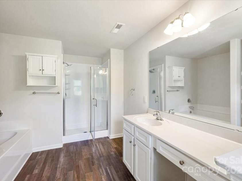 7113 Amberly Hills Road, Charlotte, NC 28215.  MLS# CAR4248581, YatesRealty ID 28629. 