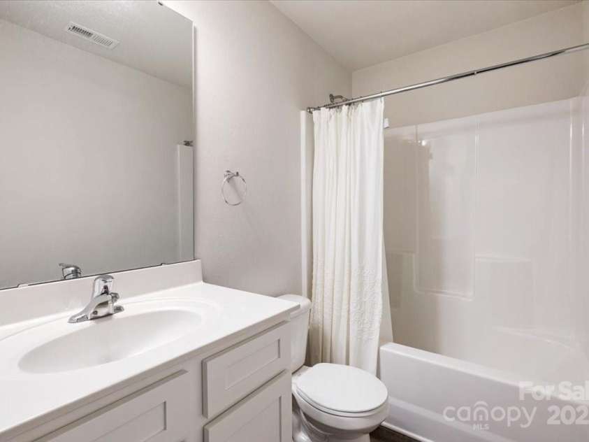 7113 Amberly Hills Road, Charlotte, NC 28215.  MLS# CAR4248581, YatesRealty ID 28629. 