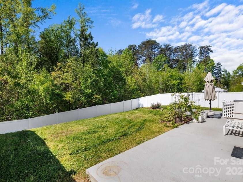 7113 Amberly Hills Road, Charlotte, NC 28215.  MLS# CAR4248581, YatesRealty ID 28629. 