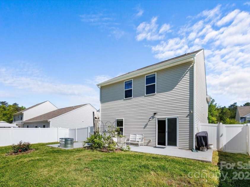 7113 Amberly Hills Road, Charlotte, NC 28215.  MLS# CAR4248581, YatesRealty ID 28629. 