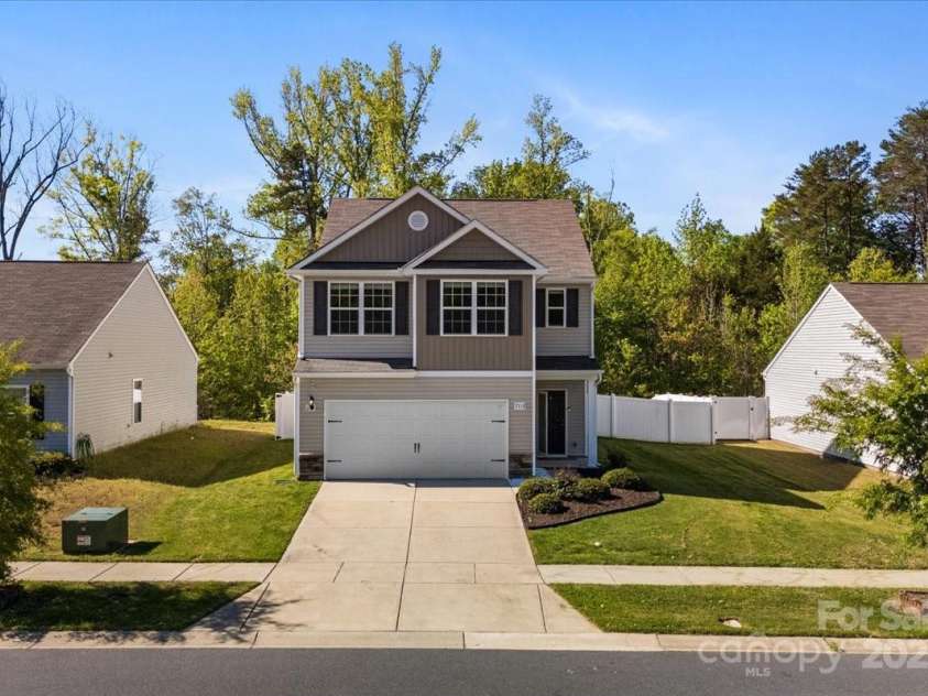 7113 Amberly Hills Road, Charlotte, NC 28215.  MLS# CAR4248581, YatesRealty ID 28629. 