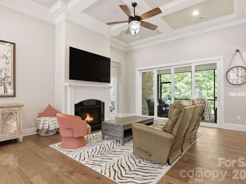 9823 Ardley Park Way, Mint Hill, NC 28227.  MLS# CAR4387355, YatesRealty ID 28629. Impressive great room with soaring ceiling