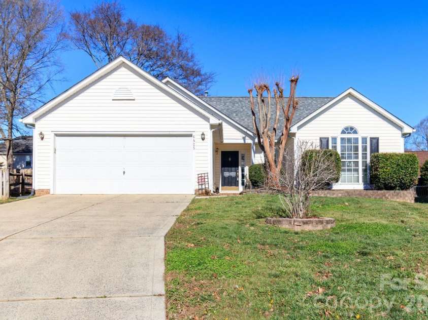 6425 Tunston Lane, Charlotte, NC 28269.  MLS# CAR4335709, YatesRealty ID 2863. 