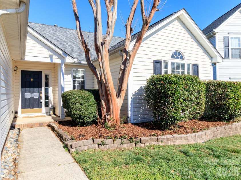 6425 Tunston Lane, Charlotte, NC 28269.  MLS# CAR4335709, YatesRealty ID 2863. 