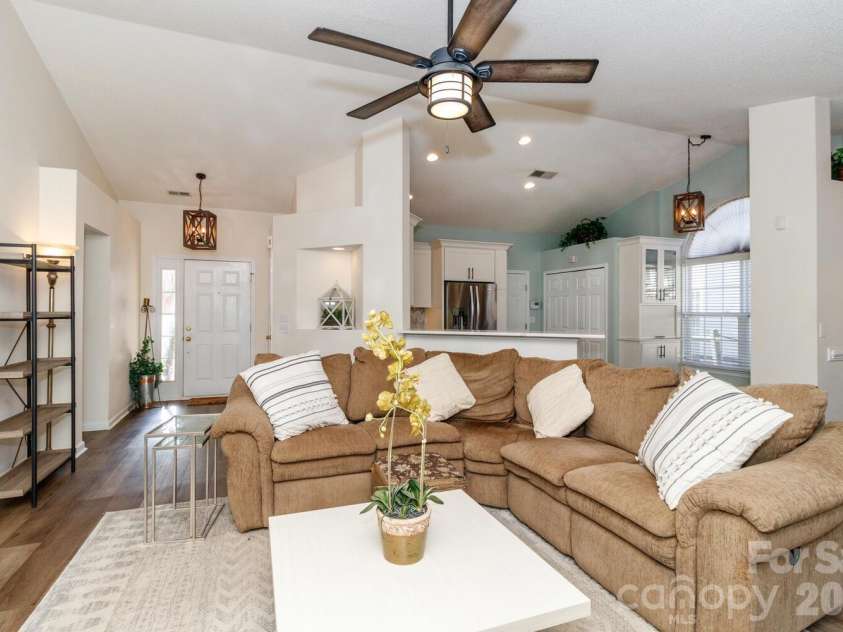 6425 Tunston Lane, Charlotte, NC 28269.  MLS# CAR4335709, YatesRealty ID 2863. 