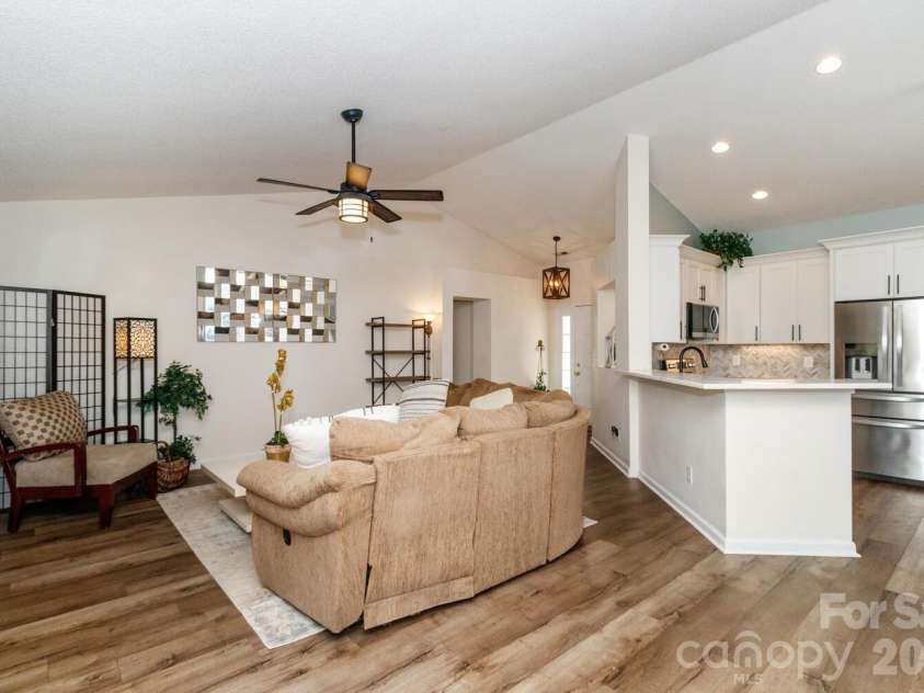 6425 Tunston Lane, Charlotte, NC 28269.  MLS# CAR4335709, YatesRealty ID 2863. 