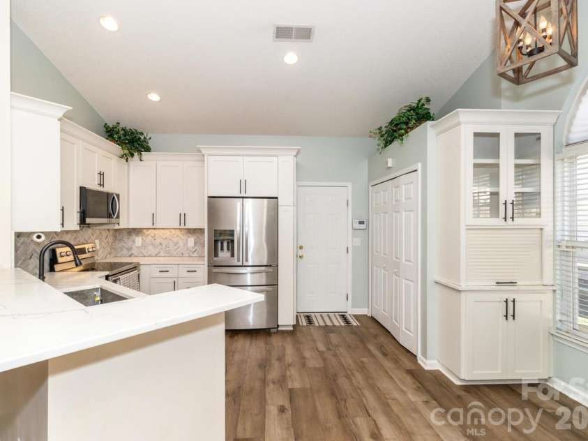 6425 Tunston Lane, Charlotte, NC 28269.  MLS# CAR4335709, YatesRealty ID 2863. 