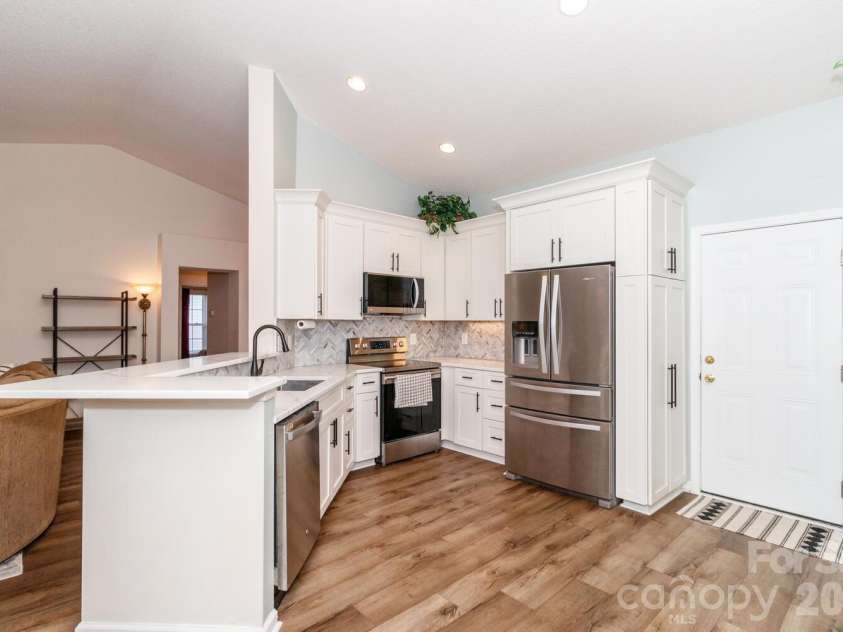 6425 Tunston Lane, Charlotte, NC 28269.  MLS# CAR4335709, YatesRealty ID 2863. 