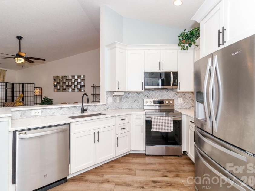 6425 Tunston Lane, Charlotte, NC 28269.  MLS# CAR4335709, YatesRealty ID 2863. 