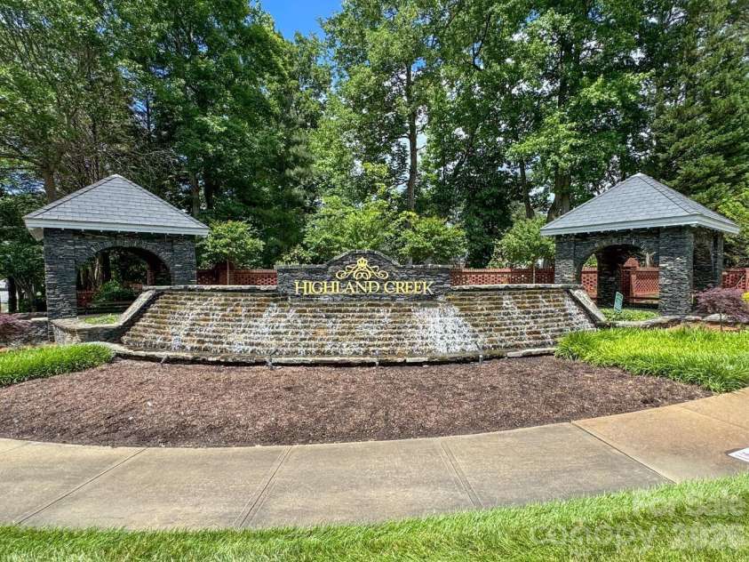 6425 Tunston Lane, Charlotte, NC 28269.  MLS# CAR4335709, YatesRealty ID 2863. 