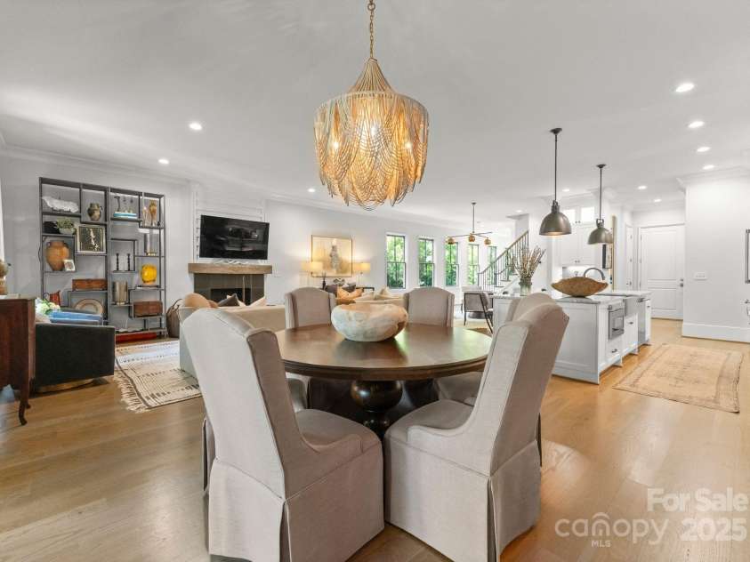 1160 Kings Drive, Charlotte, NC 28207.  MLS# CAR4261290, YatesRealty ID 28630. Dining