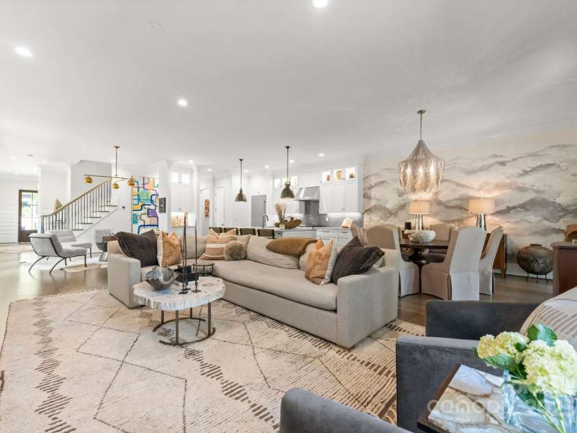 1160 Kings Drive, Charlotte, NC 28207.  MLS# CAR4261290, YatesRealty ID 28630. Family Room