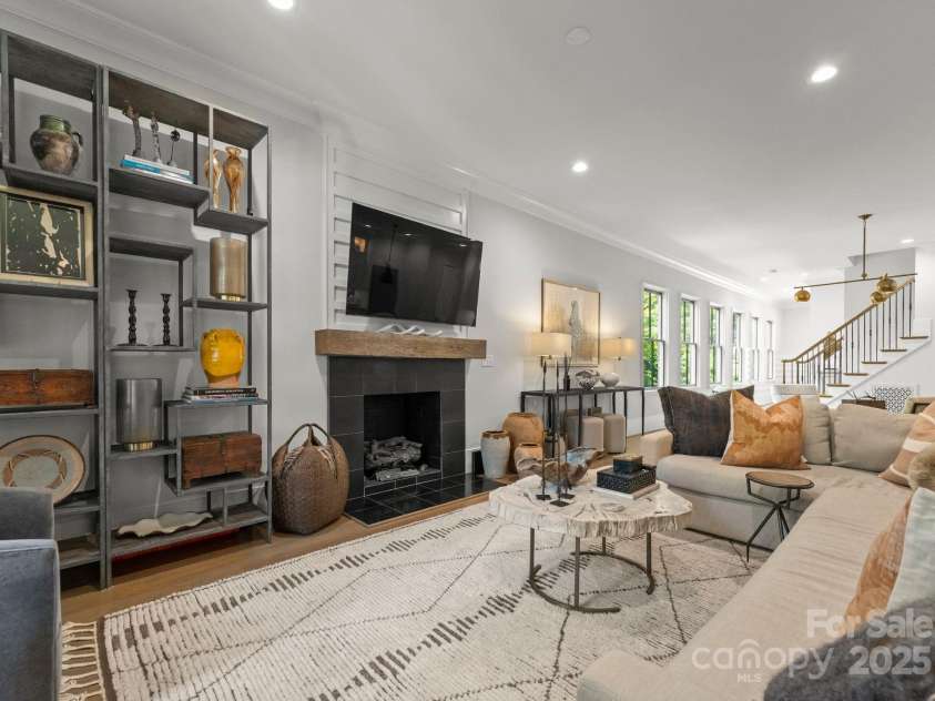 1160 Kings Drive, Charlotte, NC 28207.  MLS# CAR4261290, YatesRealty ID 28630. Family Room