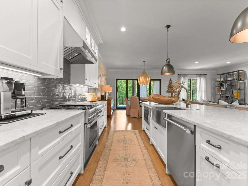 1160 Kings Drive, Charlotte, NC 28207.  MLS# CAR4261290, YatesRealty ID 28630. Kitchen