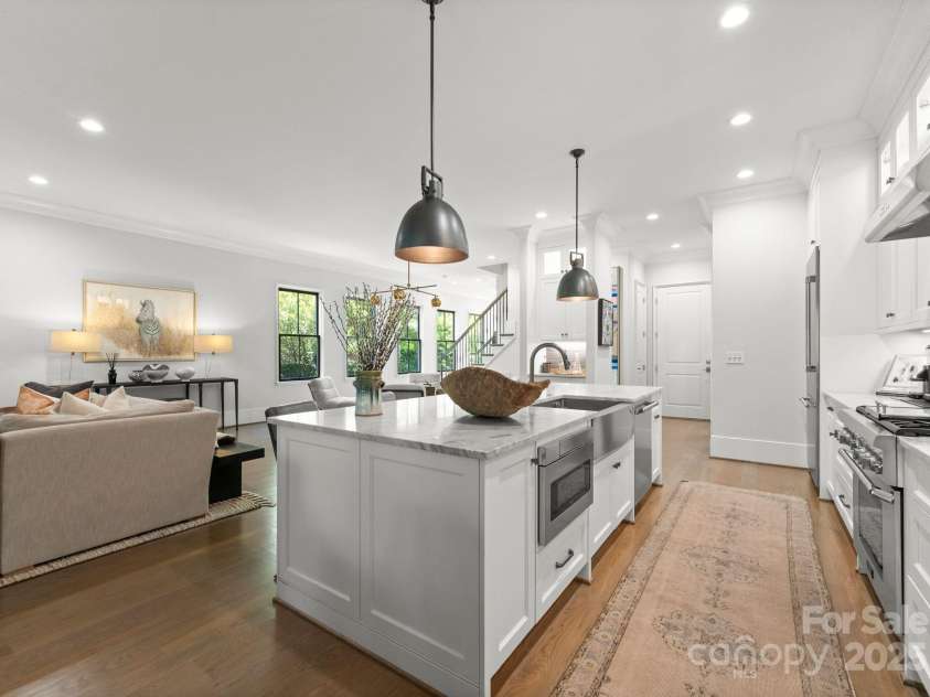 1160 Kings Drive, Charlotte, NC 28207.  MLS# CAR4261290, YatesRealty ID 28630. Kitchen