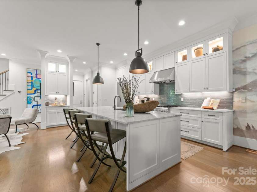 1160 Kings Drive, Charlotte, NC 28207.  MLS# CAR4261290, YatesRealty ID 28630. Kitchen