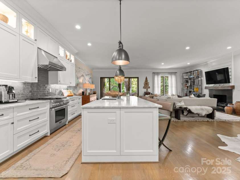 1160 Kings Drive, Charlotte, NC 28207.  MLS# CAR4261290, YatesRealty ID 28630. Kitchen