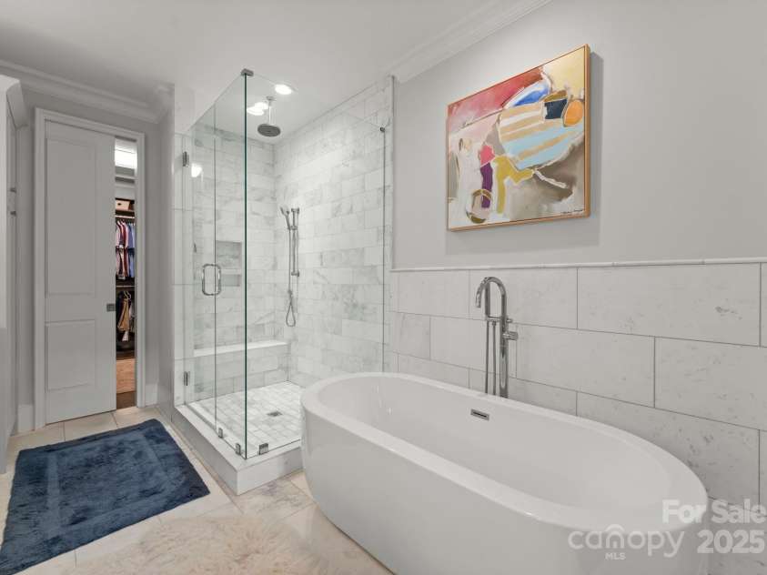 1160 Kings Drive, Charlotte, NC 28207.  MLS# CAR4261290, YatesRealty ID 28630. Primary Bathroom