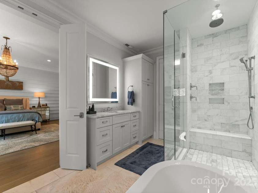 1160 Kings Drive, Charlotte, NC 28207.  MLS# CAR4261290, YatesRealty ID 28630. Primary Bathroom