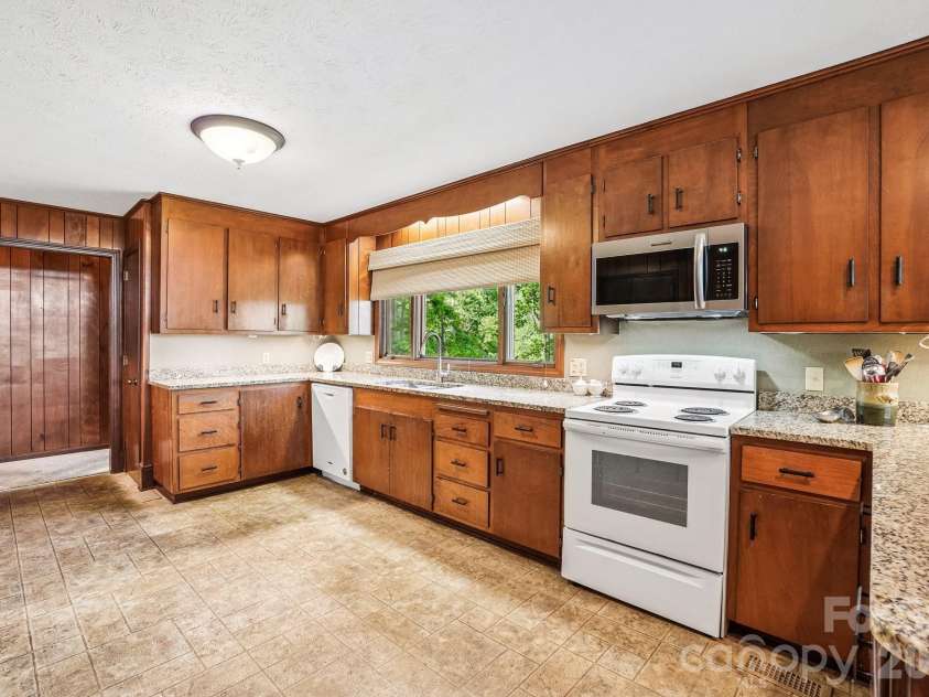 3 Greenbriar Woods Circle, Etowah, NC 28729.  MLS# CAR4380056, YatesRealty ID 28630. 