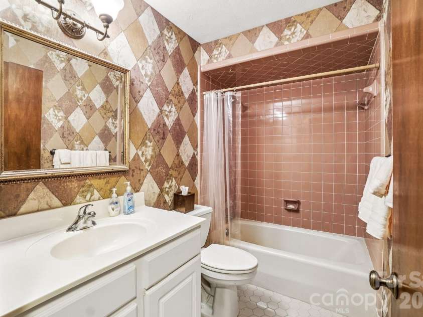 3 Greenbriar Woods Circle, Etowah, NC 28729.  MLS# CAR4380056, YatesRealty ID 28630. 