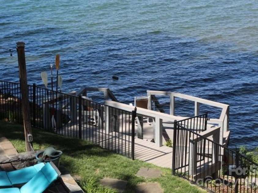 20727 Pointe Regatta Drive, Cornelius, NC 28031.  MLS# CAR4370865, YatesRealty ID 28632. At normal lake level, water reaches approximately the 6th step