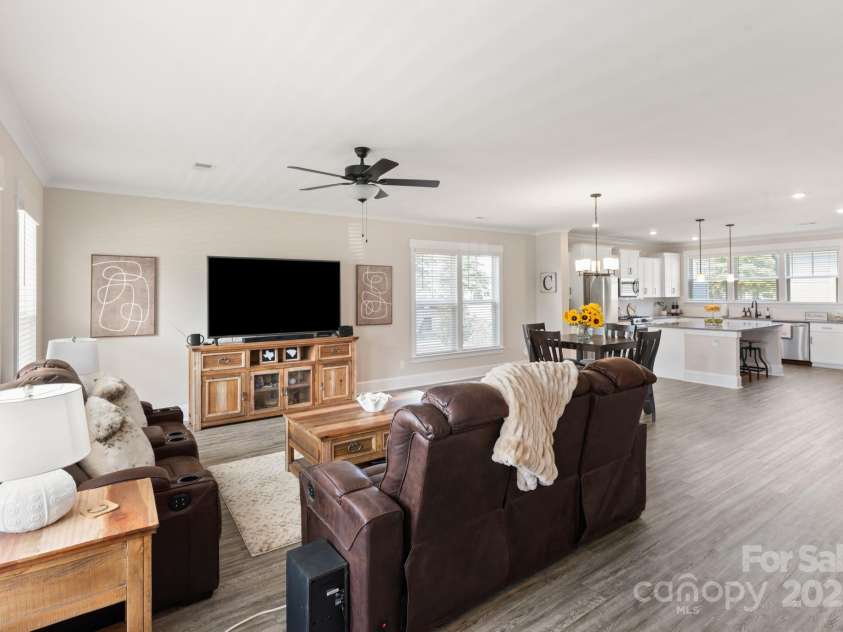 1100 Herrons Ferry Road, Rock Hill, SC 29730.  MLS# CAR4267185, YatesRealty ID 28633. Spacious and bright